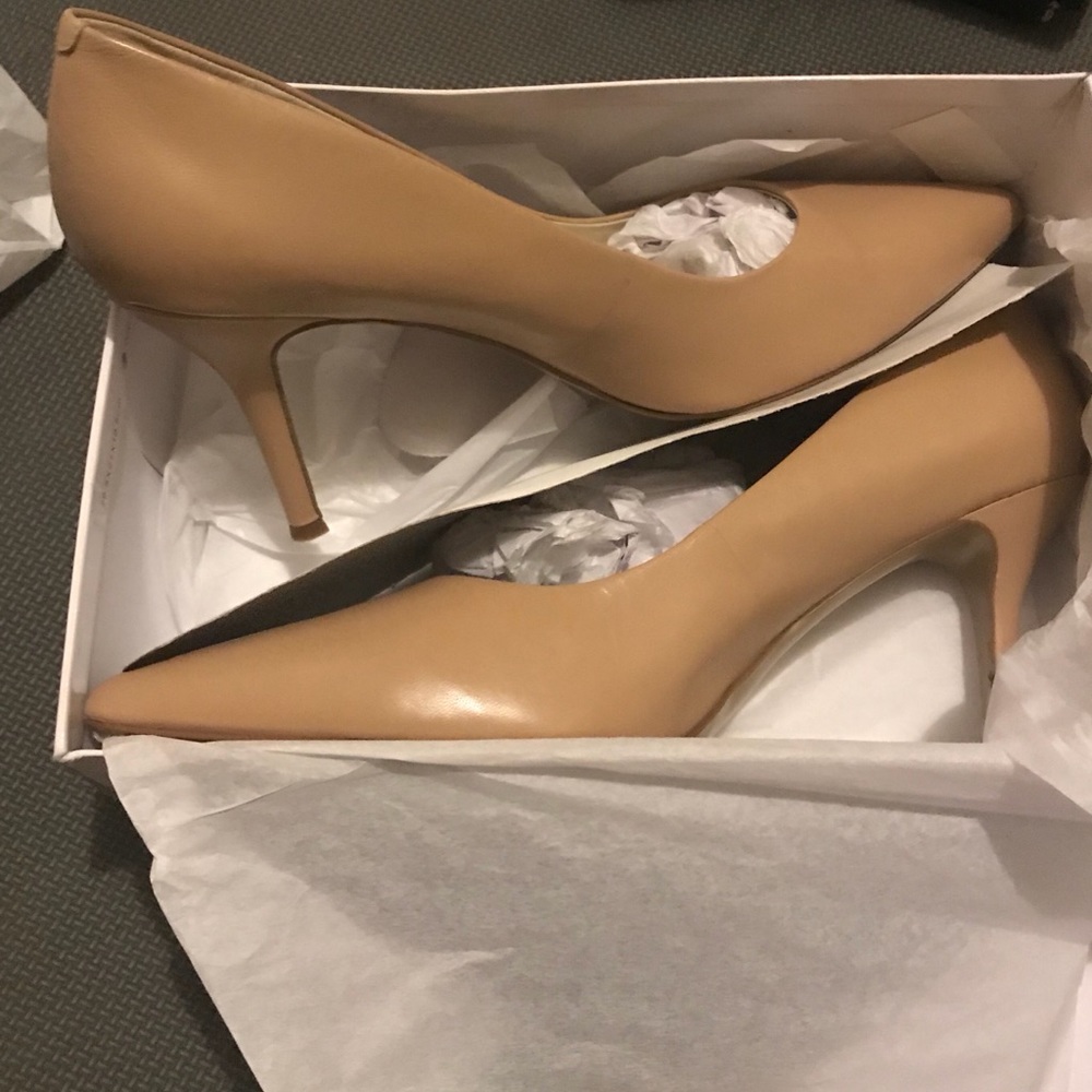 BRAND NEW NEVER WORN NINE WEST PUMPS
